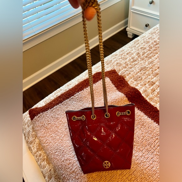 Tory Burch Willa Shine small red bag with gold chain - Picture 5 of 6